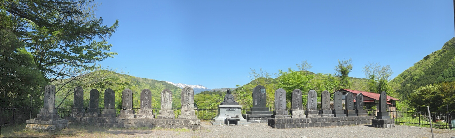 霊碑園